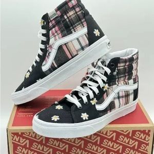 Brand new women’s vans plaid and daisy